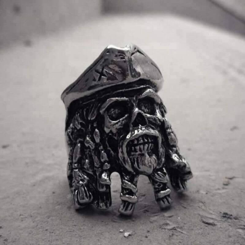 bague-tete-de-mort-pirate