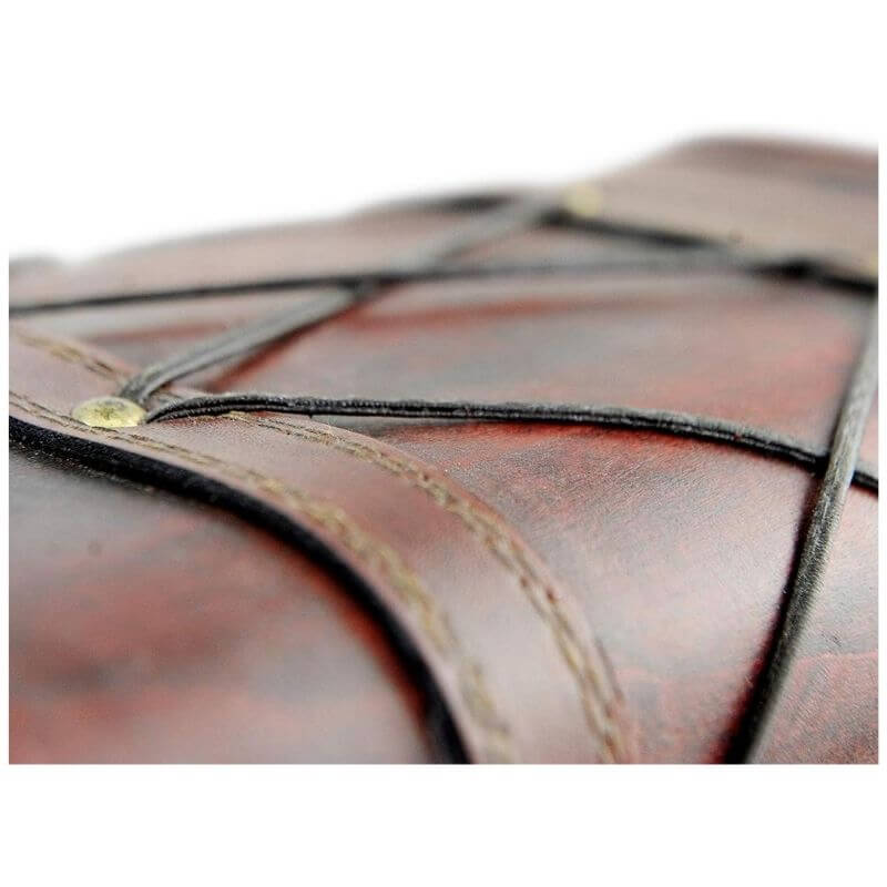 coffre-pirate-antique-cuir