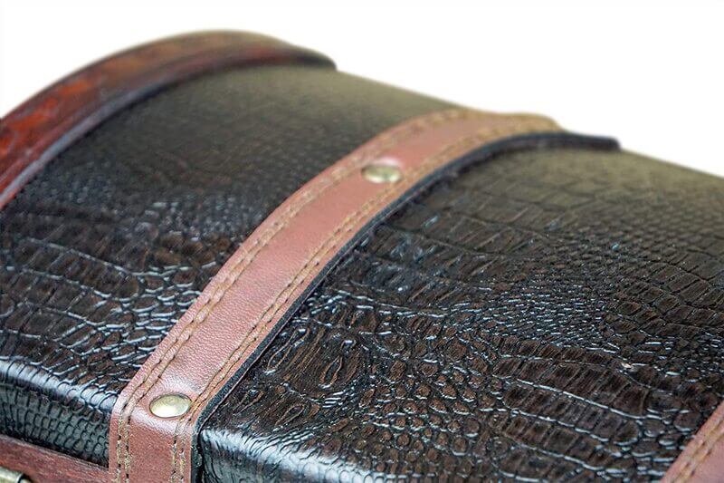 coffre-pirate-cuir-dessus