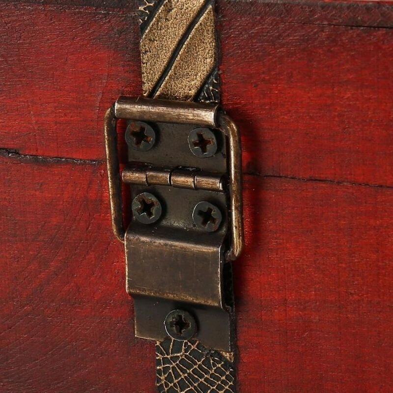 coffre-pirate-en-bois-cuir