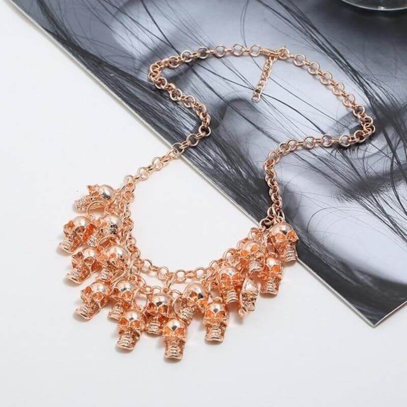 collier-pirate-tete-de-mort-femme-or